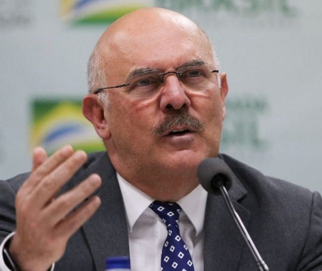 Milton Ribeiro confirma à PF que Bolsonaro pediu para ele receber pastores