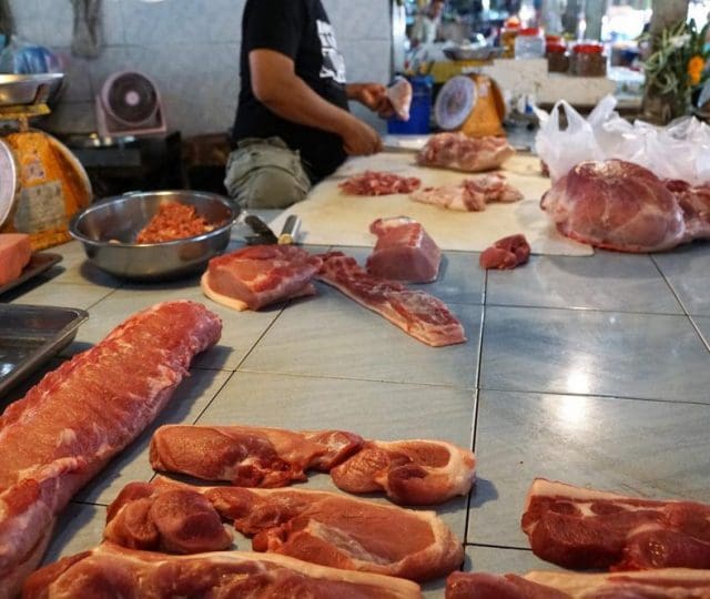 Nutella confinada e carne na vitrine: como supermercados tentam conter furtos