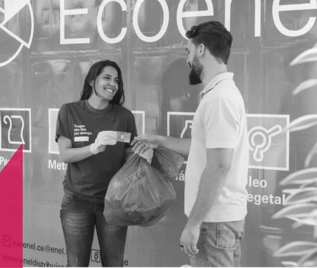 Concessionária dá desconto na conta de luz em troca de materiais recicláveis