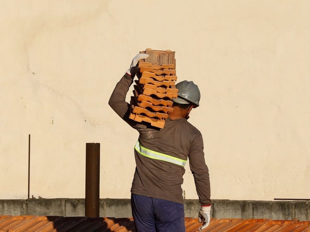 Na construção, atividade e emprego têm melhor resultado desde 2012