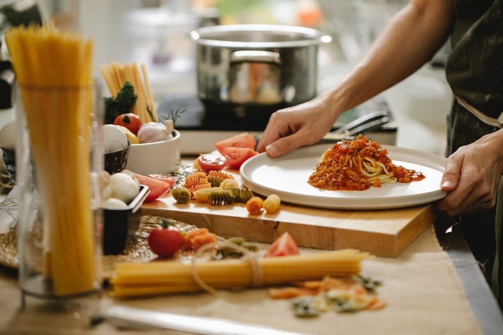 Os 9 erros de higiene mais comuns na cozinha que são risco à saúde