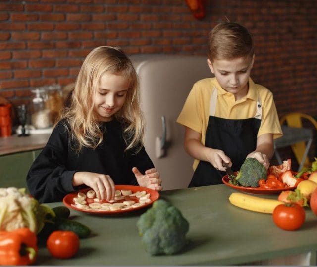 Crianças vegetarianas e carnívoras têm crescimento e nutrição semelhantes, diz estudo