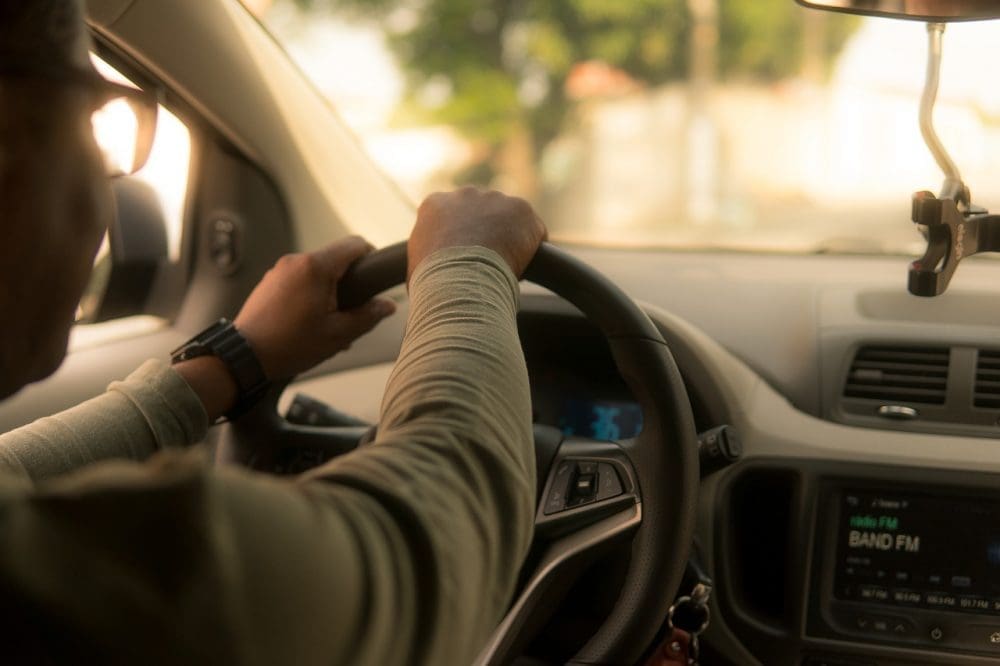 Mais de 300 mil taxistas estão aptos a receber auxílio prometido pelo governo