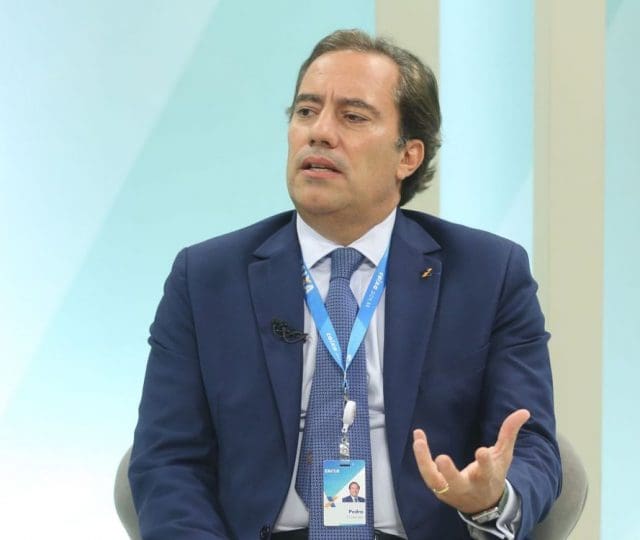 Relatos de assédio na Caixa envolvendo Pedro Guimarães e um vice-presidente foram abafados, dizem testemunhas