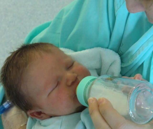 Marca de fórmula para bebê desaparece de mercados brasileiros e preocupa pais