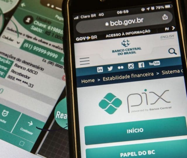 Pix lidera pagamentos digitais e reduz uso de dinheiro em espécie