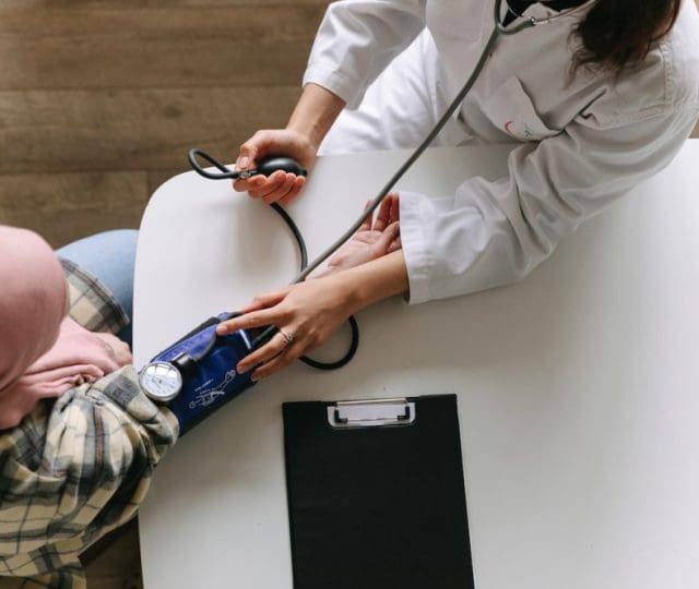 Como a baixa qualidade do ensino de medicina no Brasil afeta a saúde da população