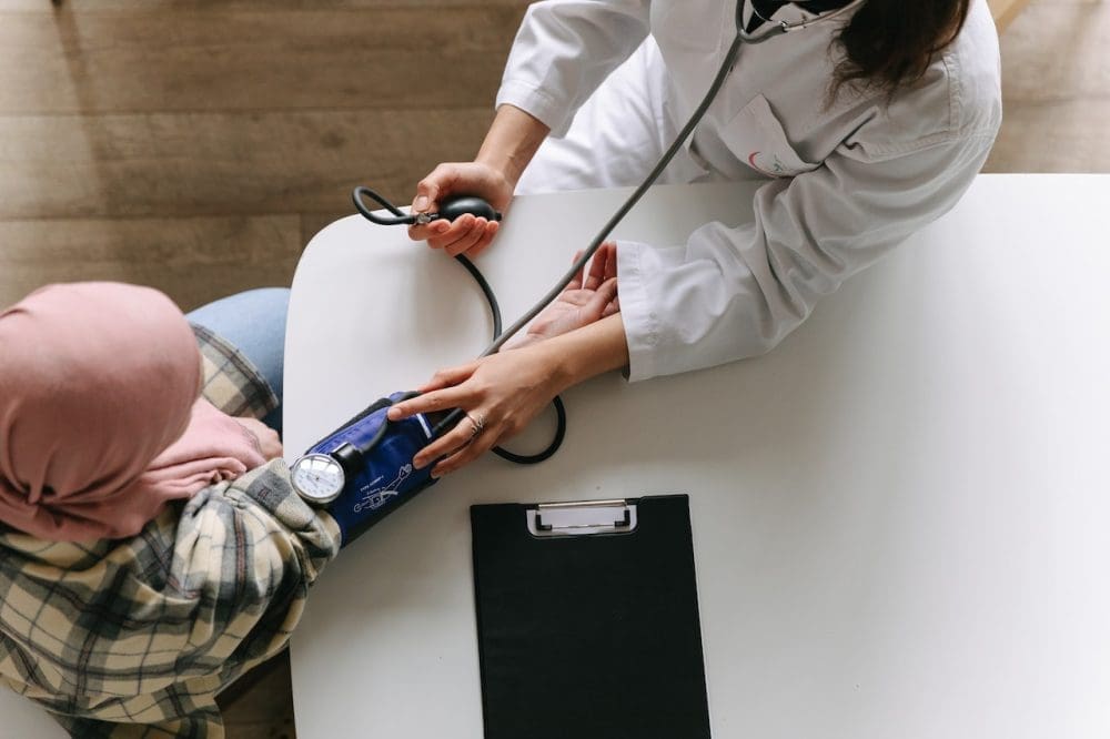 Como a baixa qualidade do ensino de medicina no Brasil afeta a saúde da população