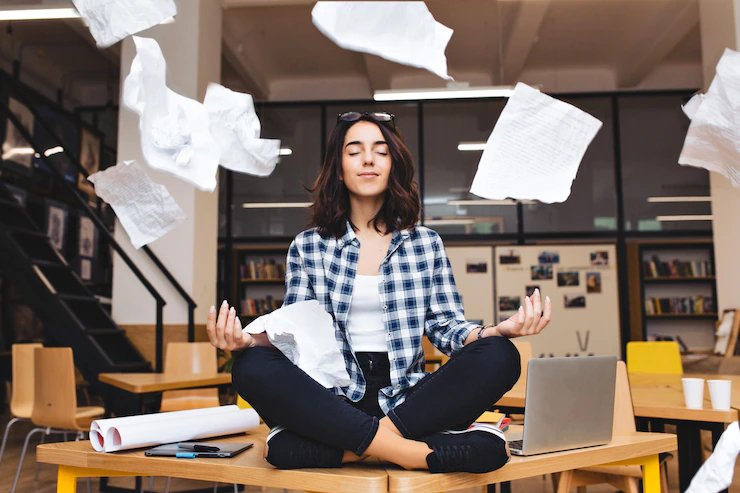 Como a meditação online pode melhorar a saúde mental dos universitários