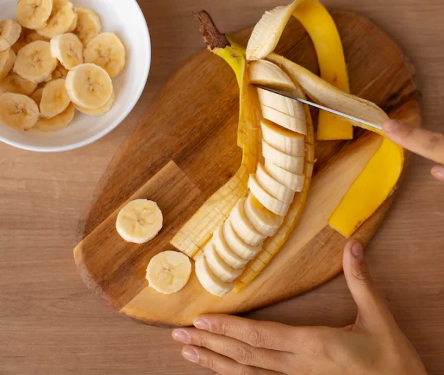 Chá de banana para emagrecer: por que você deve evitar esse e outros chás da moda que prometem resultados rápidos e fáceis