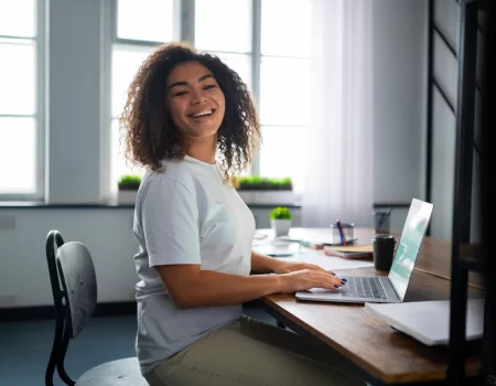 Passaporte para o Futuro: uma plataforma digital para formar e incluir adolescentes e jovens no mercado de trabalho