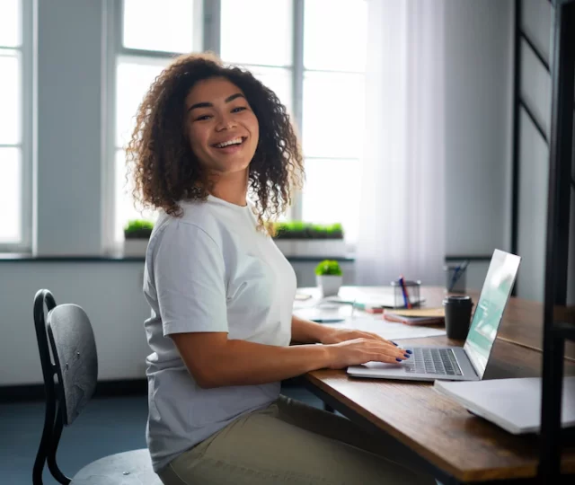 Passaporte para o Futuro: uma plataforma digital para formar e incluir adolescentes e jovens no mercado de trabalho