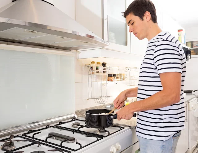 Como cozinhar e acender velas podem afetar a saúde dos jovens asmáticos