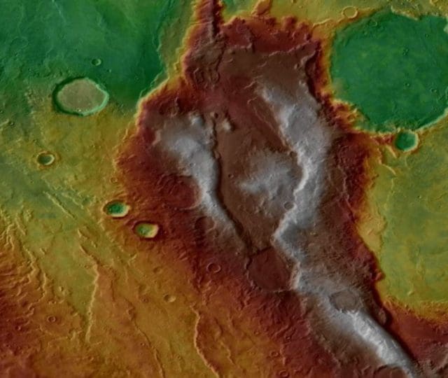 Marte tem vulcões mais diversos e complexos do que se imaginava, diz estudo