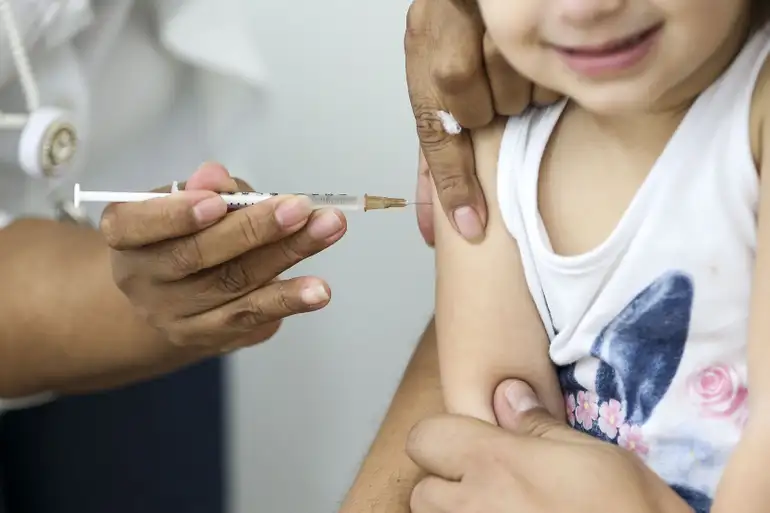 Minas Gerais começa a campanha de vacinação contra a poliomielite