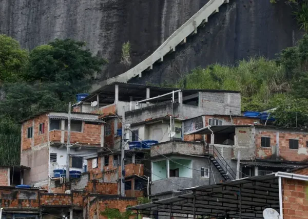 Comunicação comunitária ajuda a melhorar a saúde em favelas, aponta pesquisa da Fiocruz